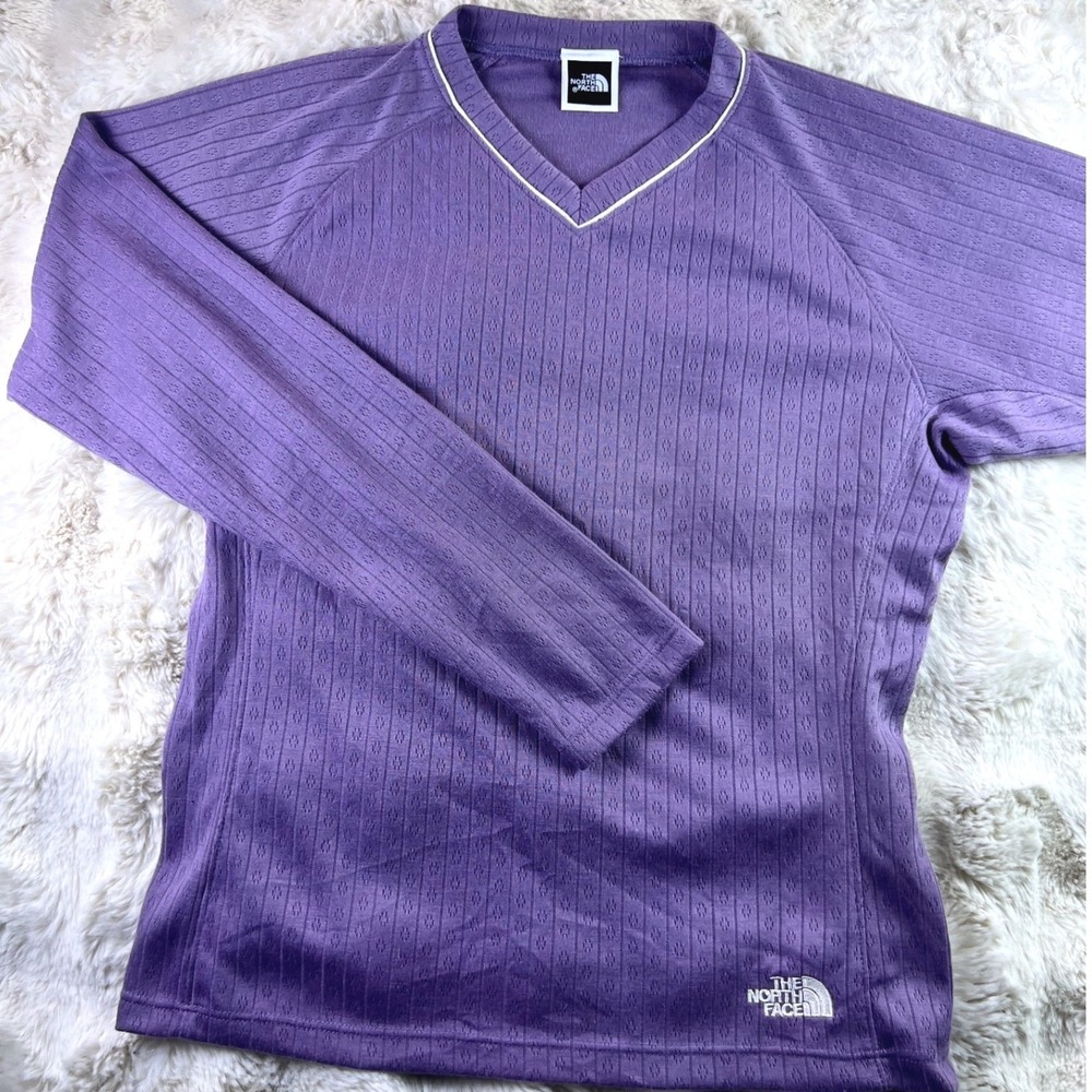 The North Face Purple VaporWick V-Neck Long Sleev Pointelle Knit Size M. A25